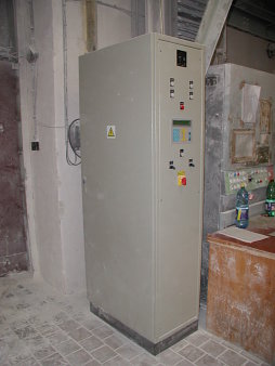 Switchgear for the loose material dosage